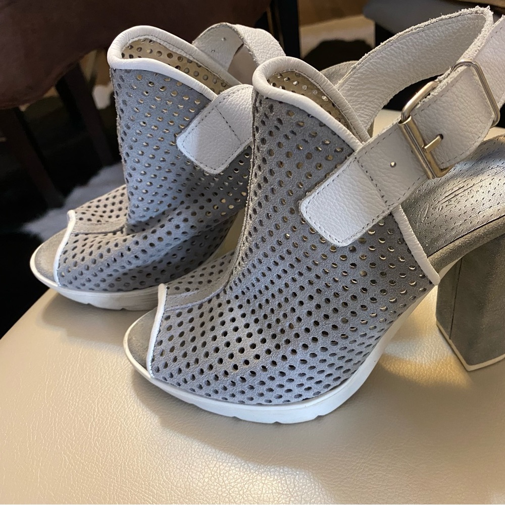 Women’s shoes
